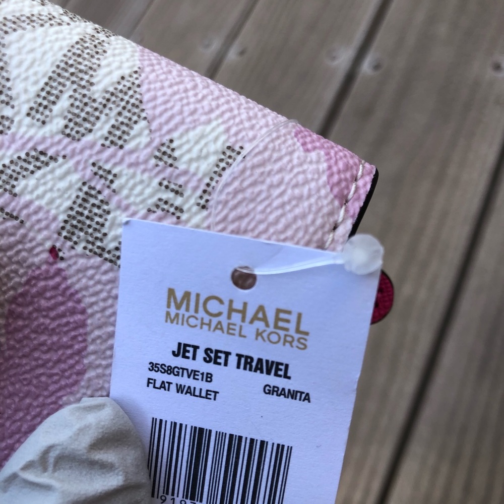 NWT Michael Kors Signature floral flat wallet - Picture 5 of 5